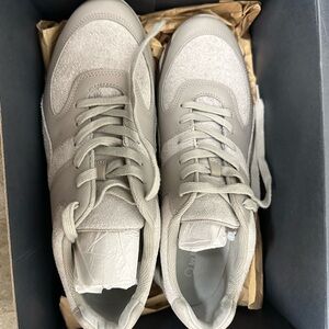 Everlane Men's Light Gray Sneakers